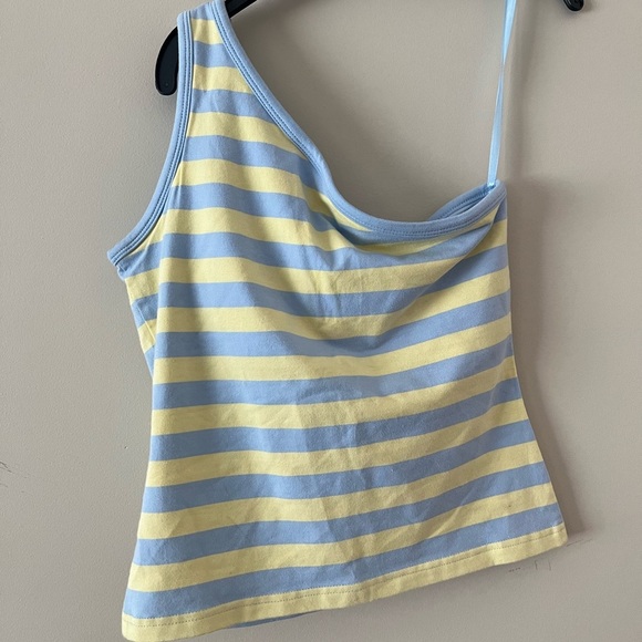 Tilt tank top  size medium - Picture 3 of 3